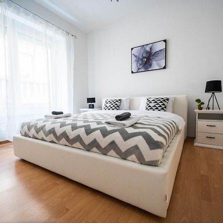 Bright And Modern 1Bdr Apartment In The Center SJJ Exteriör bild